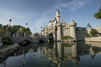 Hong Kong Disneyland Castle - Enchanting Reflections, Hong Kong, castle, Cinderella Castle, man made, Walt Disney World HD wallpaper