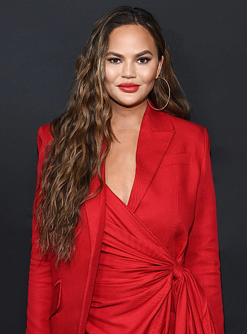 Chrissy Teigen, Celebs, Versatile talent, Celebrity inspiration HD phone wallpaper