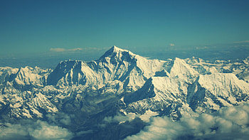 Himaliyas Mountains 2560 x 1440 Background. HD wallpaper