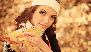 Pretty Autumn Girl, blue eyes, graphy, girl, beautiful, woman, leaves, pretty, face, autumn HD wallpaper