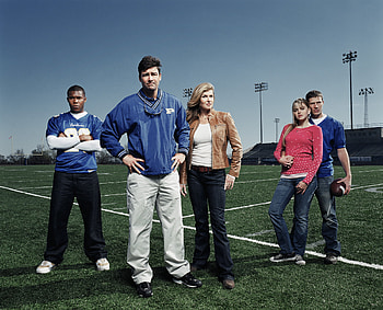 Friday Night Lights, Heartfelt football drama, Small-town Texas, Character-driven narrative HD wallpaper