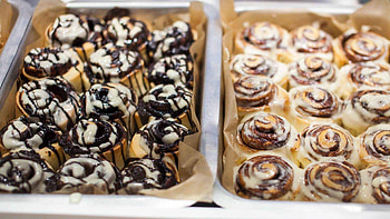 Cinnabon, Second Aussie store, Brisbane opening, Bakery chain expansion HD wallpaper