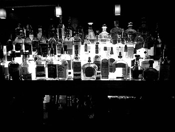 Black and White, other, bottles, mirror, bar HD wallpaper