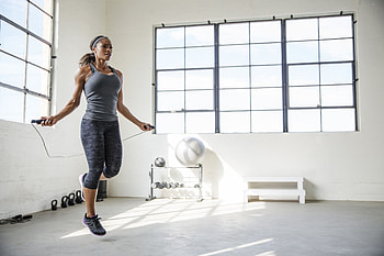 Rope Jumping, Benefits of skipping, Form tips, Rope workouts HD wallpaper