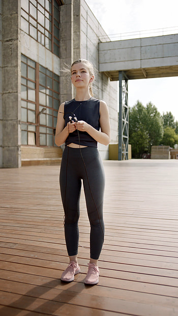 Rope Jumping, Woman doing jump rope, stock video, Exercise HD phone wallpaper