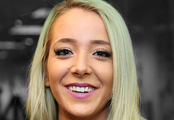 Jenna Marbles, YouTube sensation, Comedy gold, Relatable humor HD wallpaper
