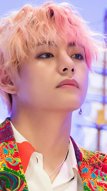 V (BTS), Music artist, Artistic , Visual appeal HD phone wallpaper