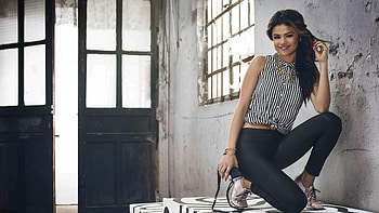 Selena Gomez Cute Look, selena-gomez, music, celebrities, girls HD wallpaper