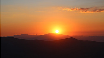 Perfect Sunset, hills, sky, perfect, dramatic, mountains, sunset, tranquil HD wallpaper