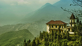 hilltop house, mist, hills, house, mountains, forest HD wallpaper