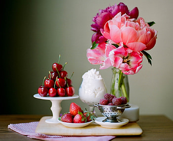 FLOWERS AND FRUIT, VASE, PETALS, CHERRIES, STRAWBERRIES HD wallpaper