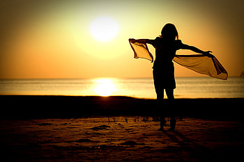 Dreaming of summer, oceans, girl, people, beach, woman, summer, background, lady, dreaming, water, sun HD wallpaper