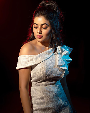 Poorna kasim, Telugu actress, flash graphy HD phone wallpaper