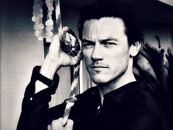 Luke Evans, blue, white, black, man, actor HD wallpaper