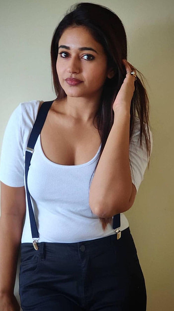 Poonam Bajwa, tamil actress, beautiful HD phone wallpaper
