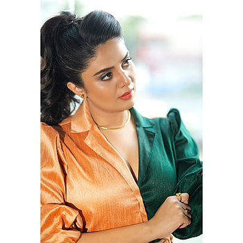 Sreemukhi, fashion design, street fashion HD phone wallpaper