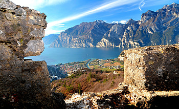 Long distance hiking, Trails at Lake Garda, Thrilling escapades, Outdoor exploration HD wallpaper