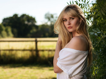 Pasture Pose, cowgirls, ranch, blondes, field, fence HD wallpaper