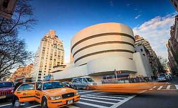 Visiting the guggenheim museum, New York City HD wallpaper