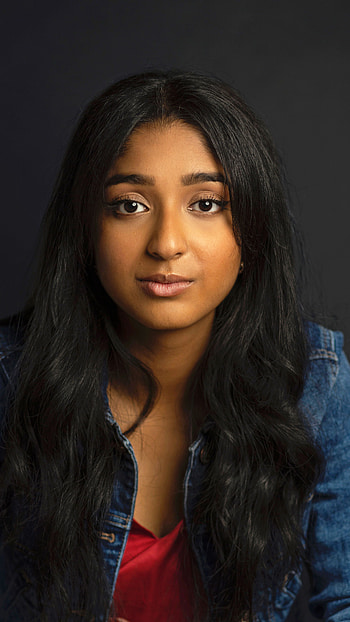 Maitreyi Ramakrishnan, hollywood actress, never i had ever HD phone wallpaper
