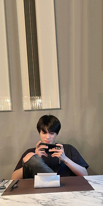 jeno, elbow, tableware, boyfriend material jeno, jeno HD phone wallpaper
