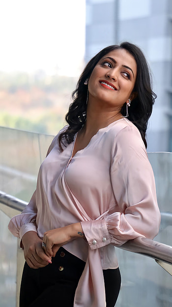 Haripriya, kannada actress HD phone wallpaper