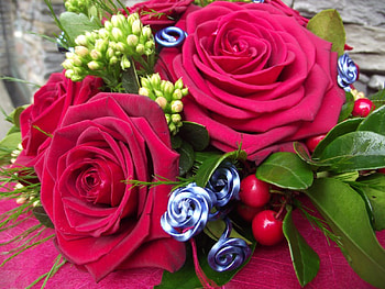Bridal Bouquet, bouquet, roses, entertainment, beautiful, wonderful, special, bridal, fashion, love, red, forever HD wallpaper