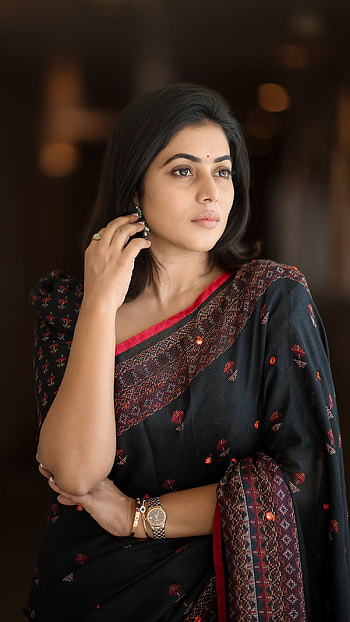 Poorna, multilingual actress, saree lover HD phone wallpaper