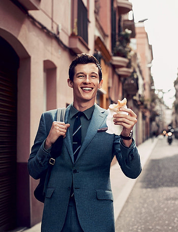 Callum Turner, Acting career, Famous roles, Rising star HD phone wallpaper