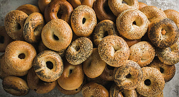 Delicious bagels, Mouthwatering treats, Flavorful bites, Appetizing sight HD wallpaper