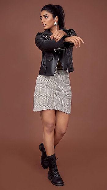 Eesha rebba, telugu actress HD phone wallpaper