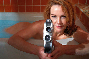Renee O'Connor, Tj Scott hoot, In the tub HD wallpaper