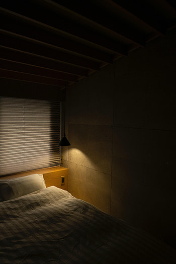 Interior, Miscellanea, Miscellaneous, Lamp, Jalousie, Bed HD phone wallpaper