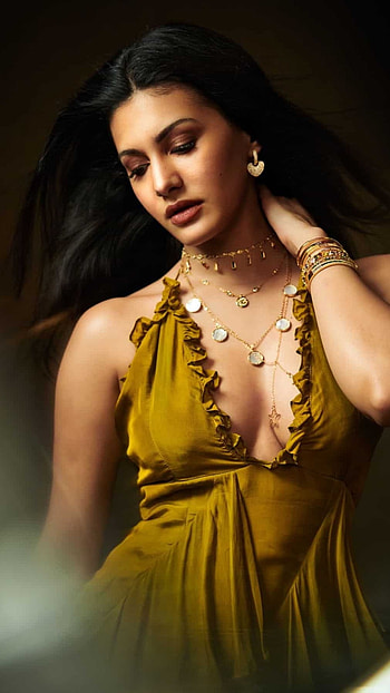 Amyra Dastur, Bollywood, Heroine, Amyra HD phone wallpaper