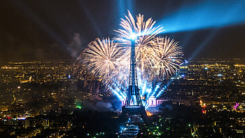Eiffel Tower Paris Fireworks Building Lights graphy graphy HD wallpaper