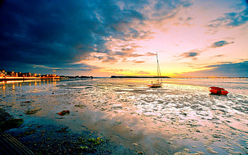 Beautiful Sunset, boat, colorful, sand, sunlight, town, city light, colors, peaceful, houses, beauty, beach, reflection, boats, seascape, amazing, ocean, sunset, sea, house, beautiful, sailboat, ocean waves, ciry, light, view, clouds, sailing, nature, sky, lovely, splendor HD wallpaper