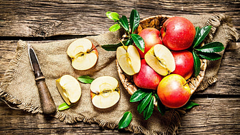 Apple fruit , Breathtaking beauty, Visual delight, Tempting treat HD wallpaper