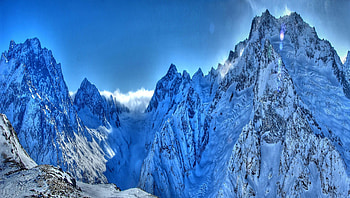 magnificent mountainscape r, winter, cliffs, peaks, clouds, r, mountains, sun rays HD wallpaper