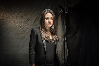 Beautiful, brunette, Mila Kunis HD wallpaper
