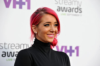 Jenna Marbles, Leaving Youtube, Confronting past mistakes, National conversation HD wallpaper
