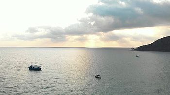 Golden cloudy evening, Lazy beach coast, Sihanoukville, Cambodia HD wallpaper