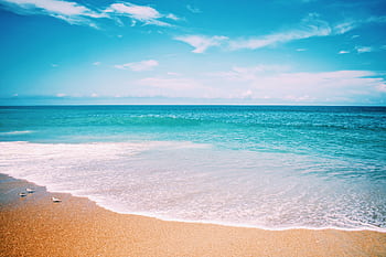 Tranquil beach scene capturing the vibrant colors of the Atlantic Ocean in North Carolina. HD wallpaper