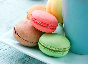 Delicious Macaron Delight: Dessert, dessert, food, macaron HD wallpaper