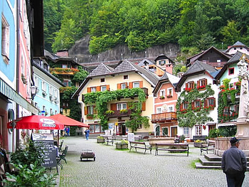 Hallstatt, Austria, street, trees, statue, buildins HD wallpaper