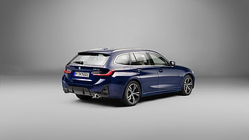 BMW 330e Touring 2022 2 Cars HD wallpaper