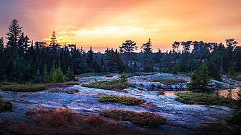 Smokey Sunset on Isle Royale, clouds, trees, colors, sky, Michigan, water, rocks, usa HD wallpaper