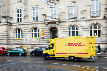 Reformationstag holiday, DHL service suspension, Package delays, Berlin postal update HD wallpaper