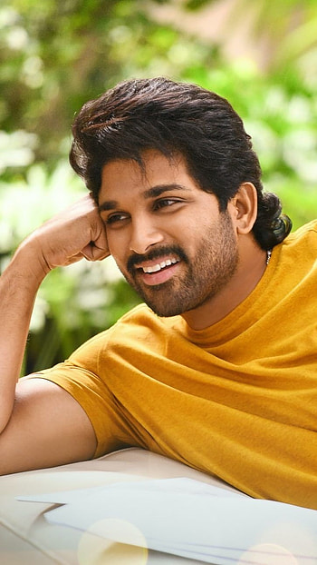 Allu Arjun , Yellow Tshirt, Garden Background HD phone wallpaper