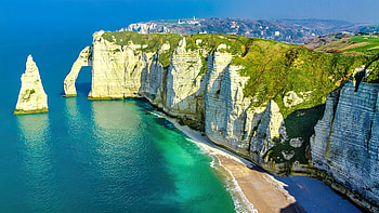 Cliff at Étretat coastline, sea, cliffs, coast, France, view, sky, rocks HD wallpaper