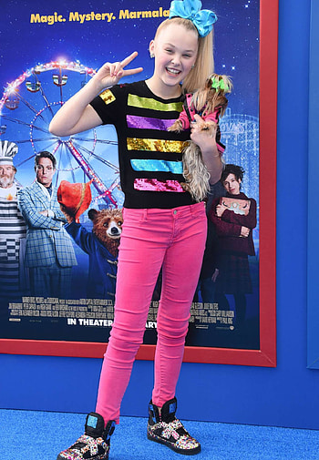 JoJo Siwa in Los Angeles, Beautiful babe posing, Paparazzi shots HD phone wallpaper